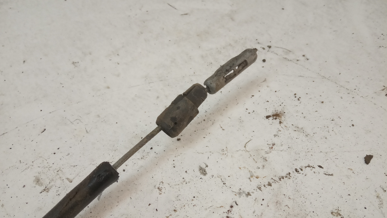 Трос стояночного тормоза центральный