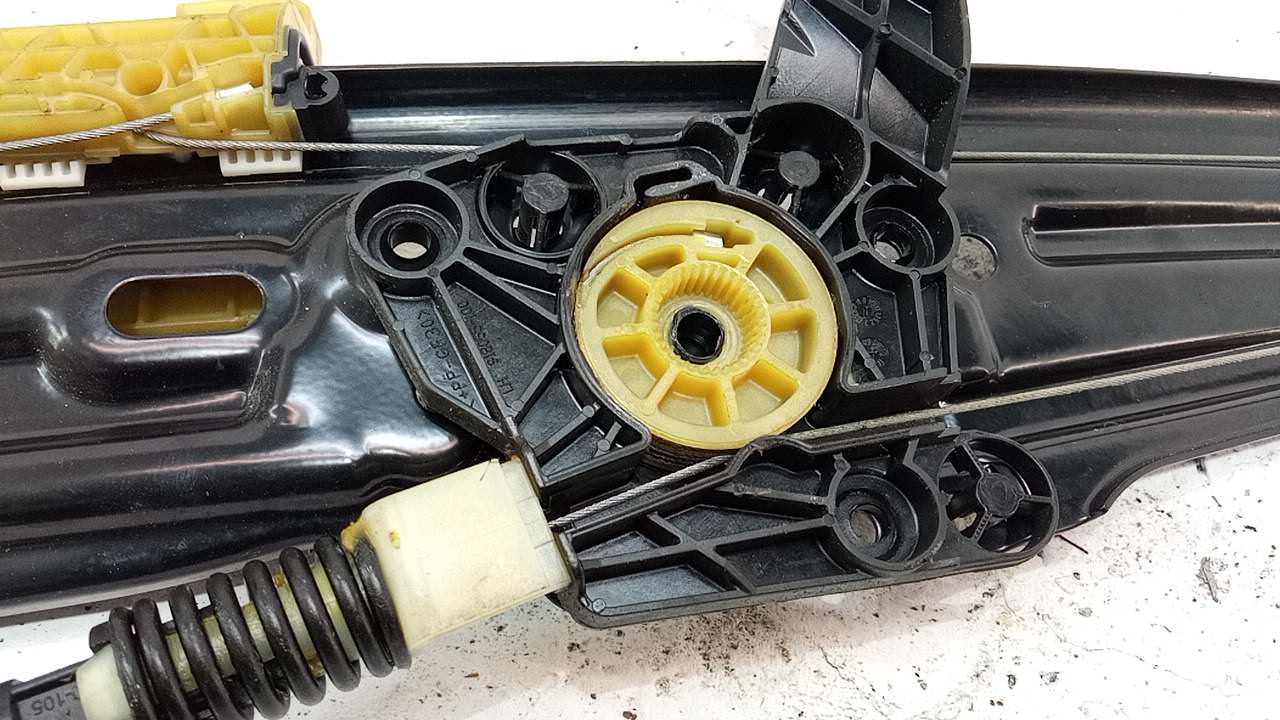 Стеклоподъемник электр. задний левый