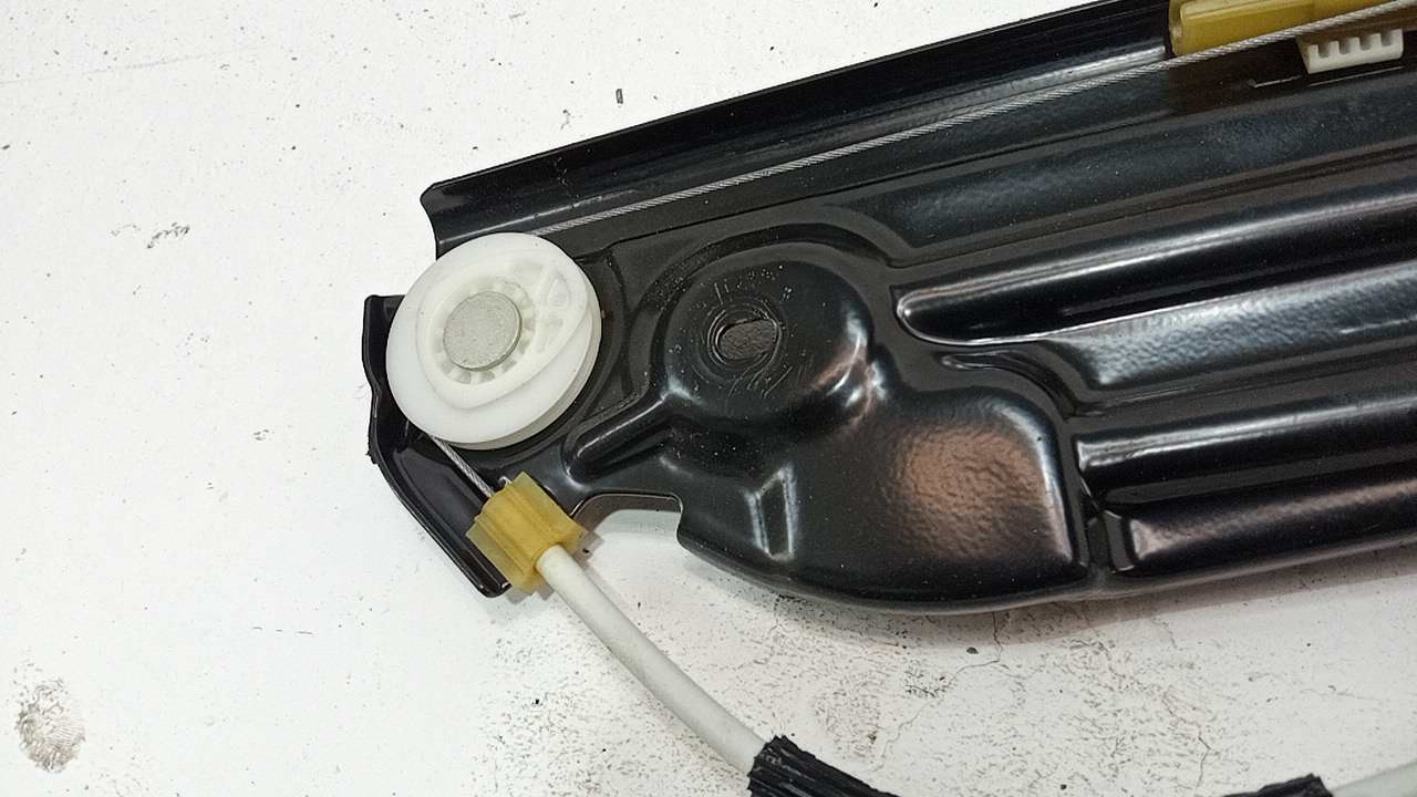 Стеклоподъемник электр. задний левый