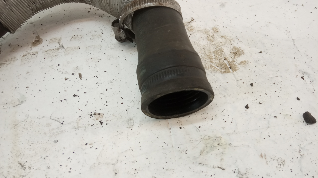 Патрубок радиатора