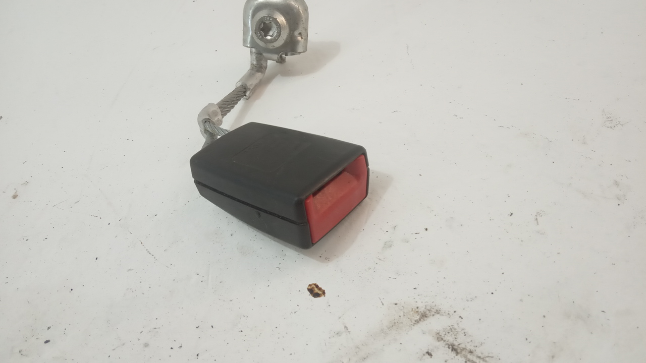 Ответная часть ремня безопасности