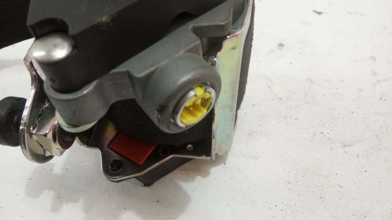 Ремень безопасности с пиропатроном