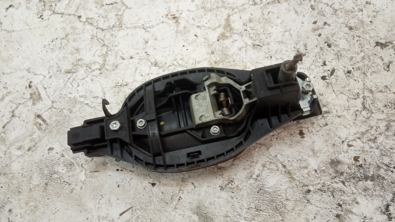 Ручка двери передней наружная правая