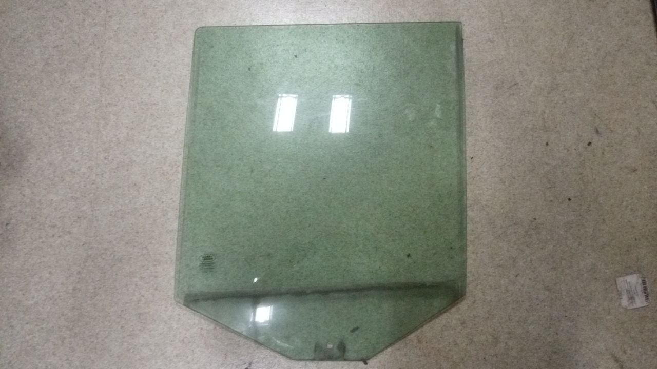 Стекло двери задней левой
