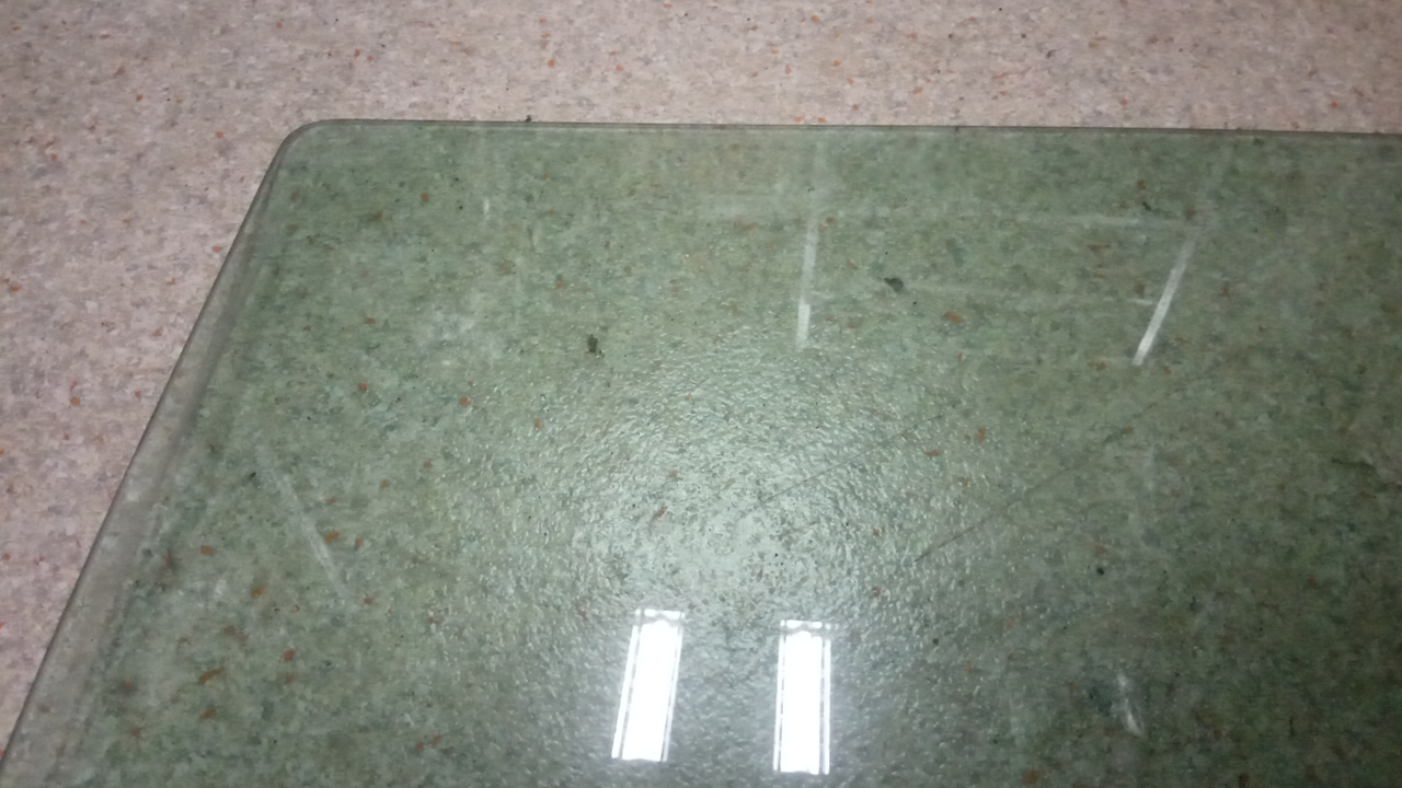 Стекло двери задней левой