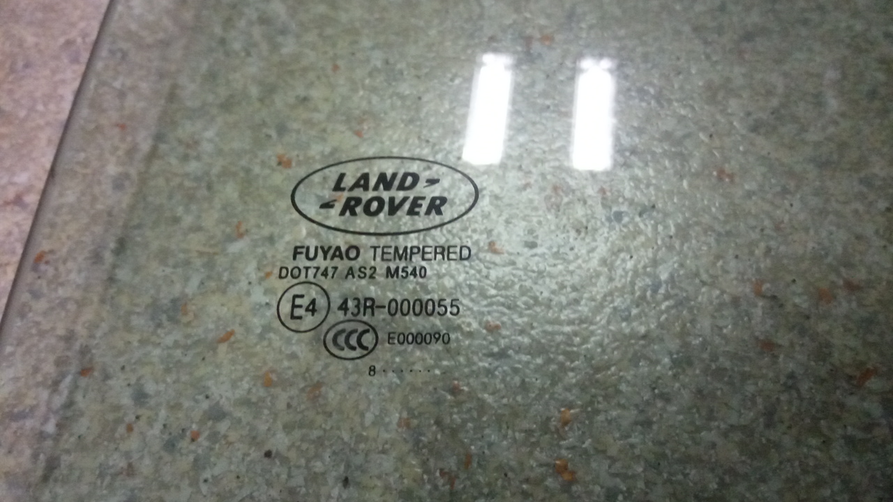 Стекло двери задней левой