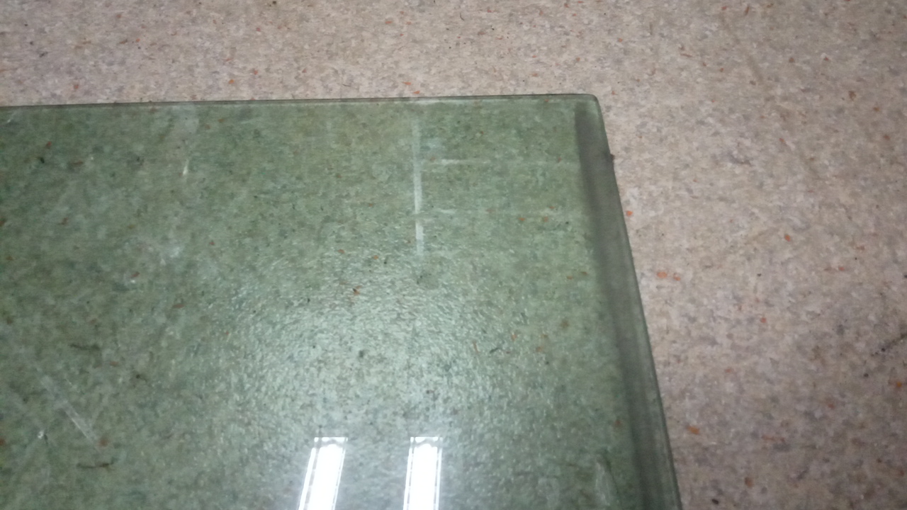 Стекло двери задней левой