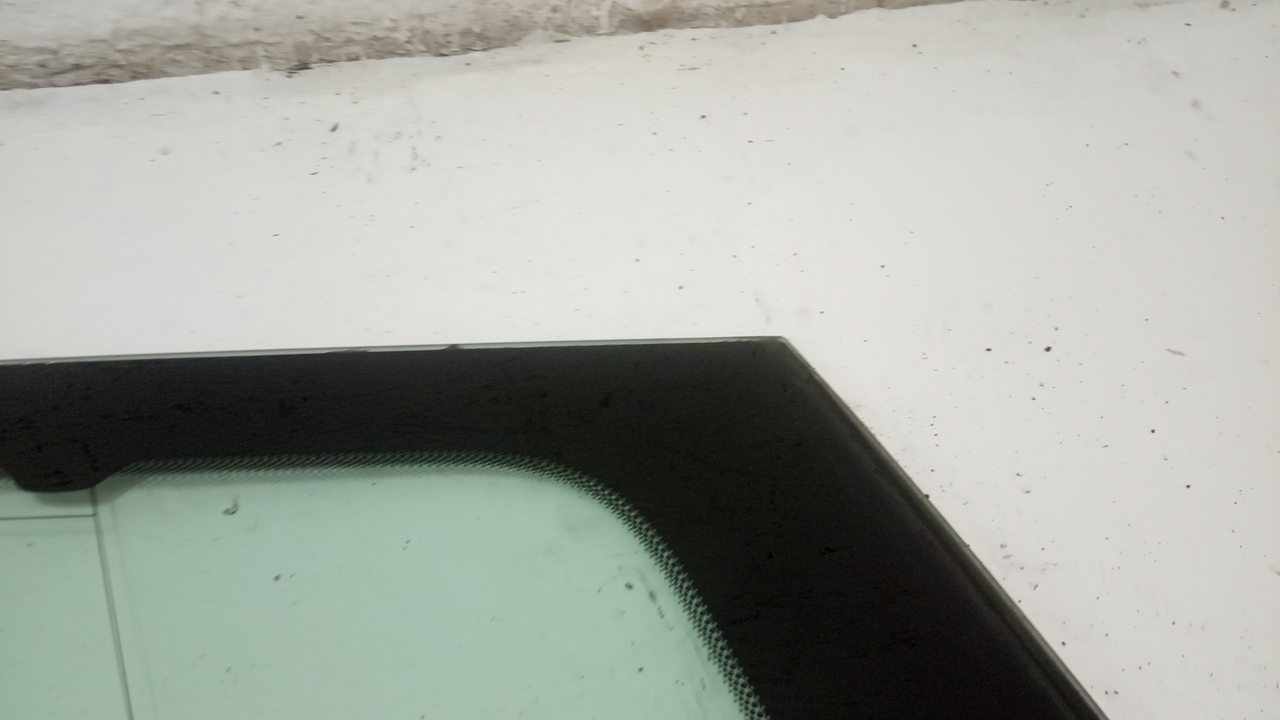 Стекло кузовное глухое левое