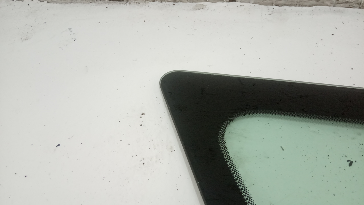 Стекло кузовное глухое левое