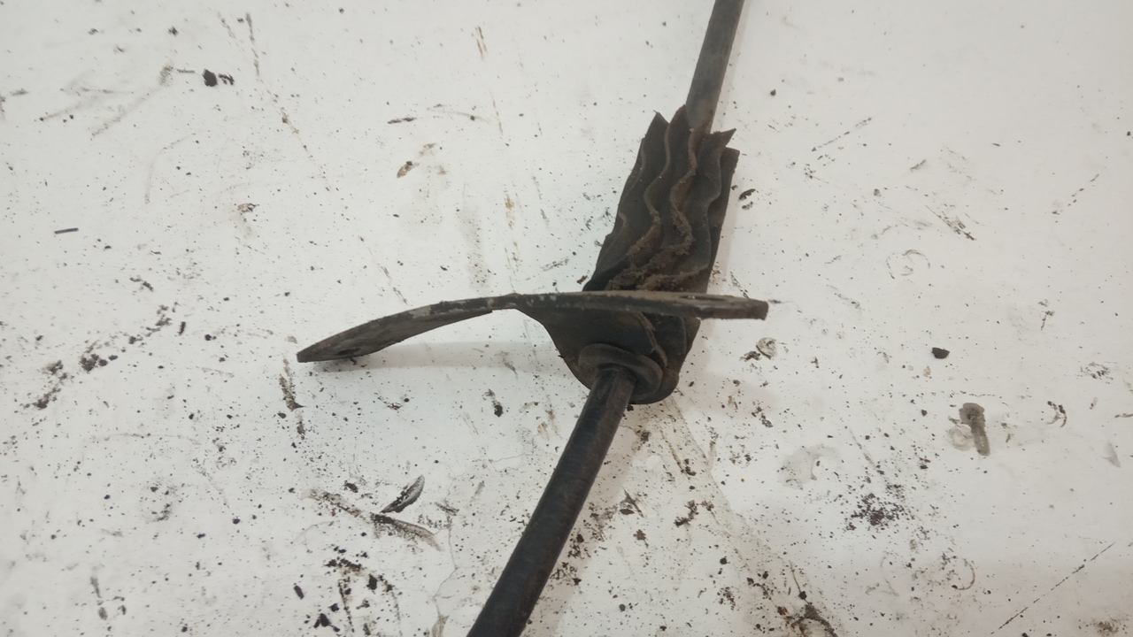 Трос стояночного тормоза левый