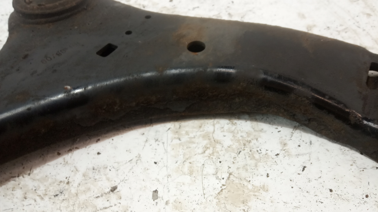 Рычаг передний правый