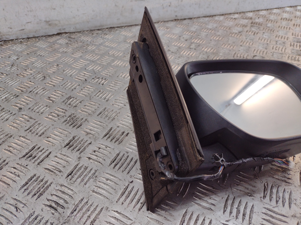 Зеркало правое электрическое