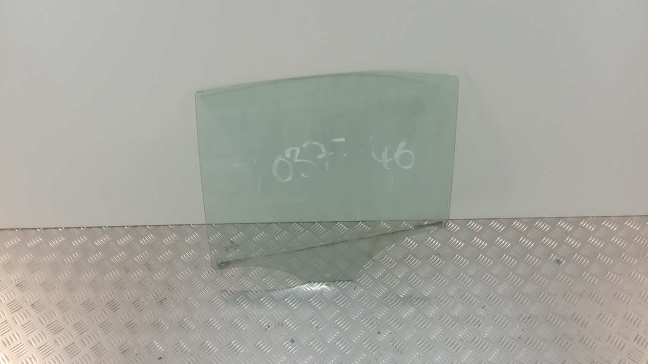 Стекло двери задней левой