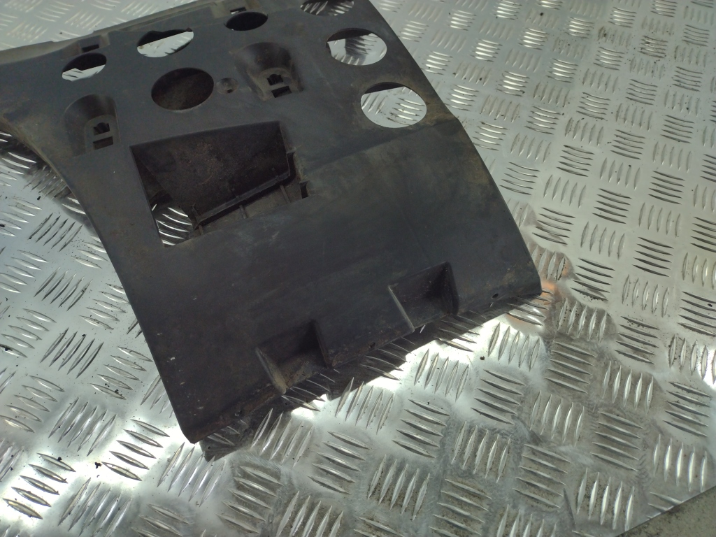 Кронштейн заднего бампера левый