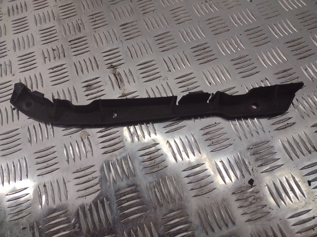 Кронштейн заднего бампера правый