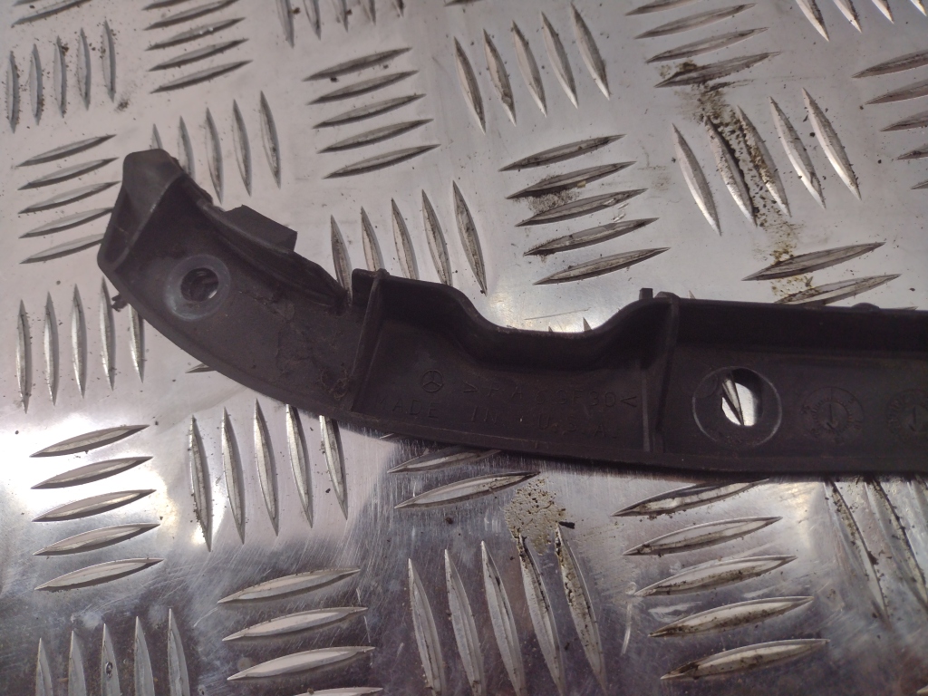 Кронштейн заднего бампера правый