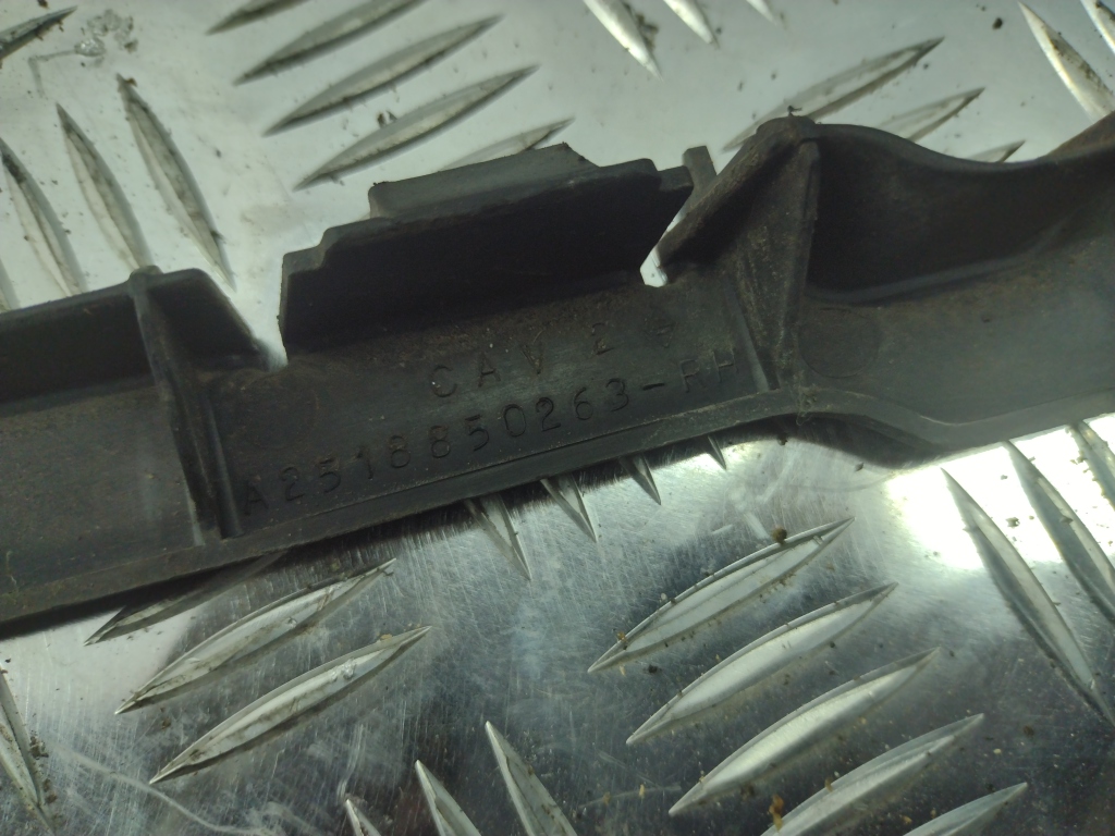 Кронштейн заднего бампера правый