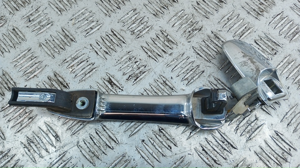 Ручка двери передней наружная левая