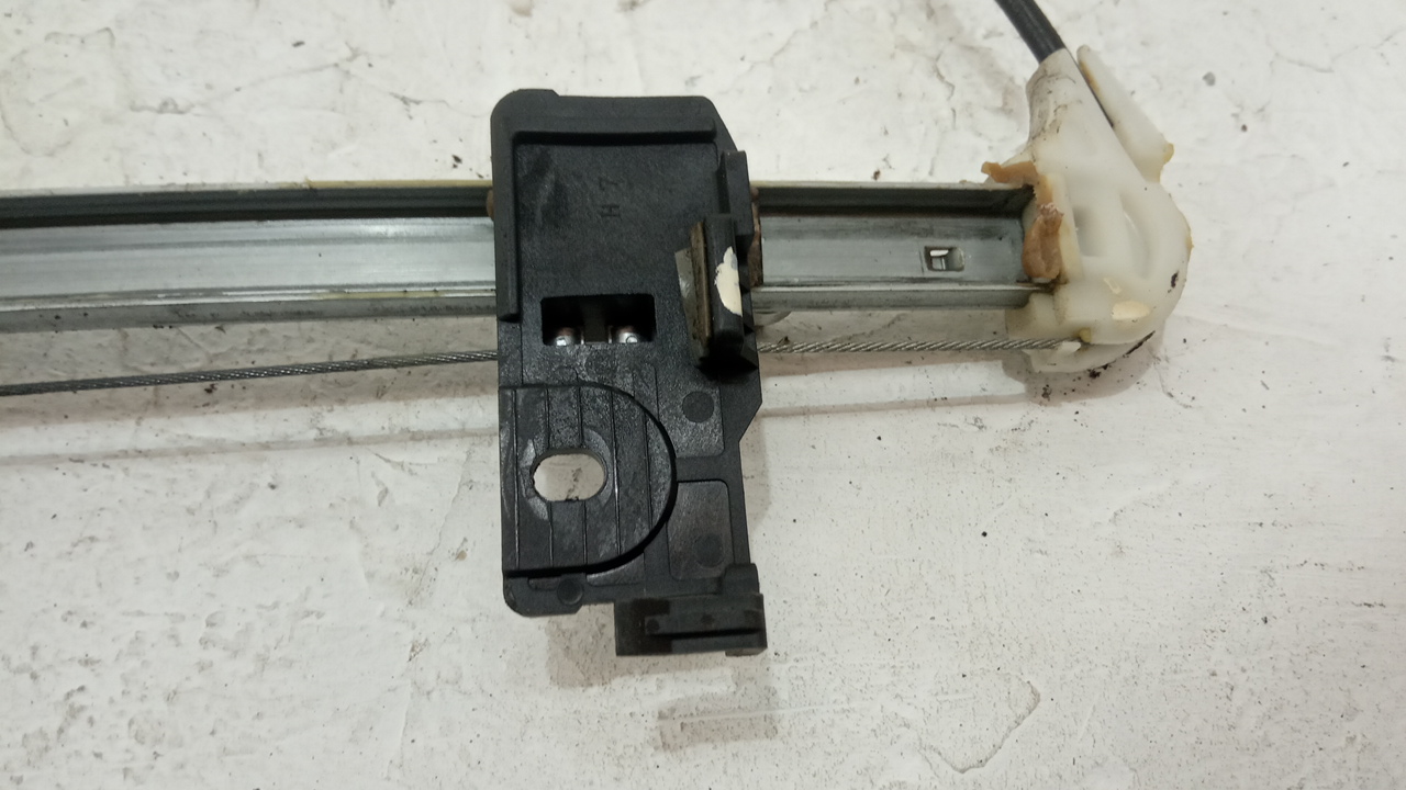 Стеклоподъемник электр. задний правый