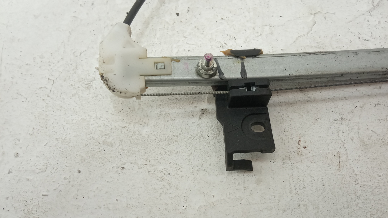 Стеклоподъемник электр. задний правый