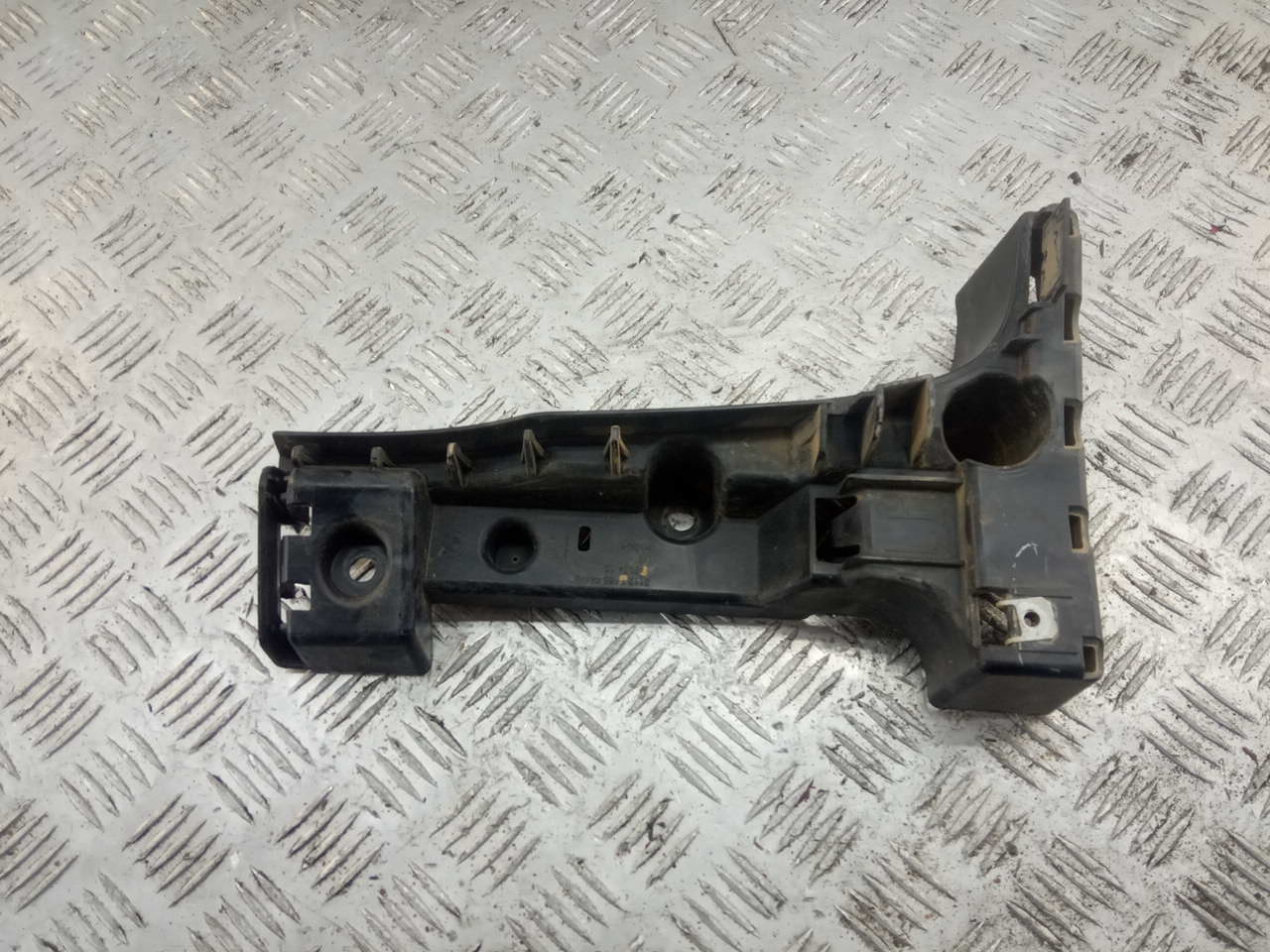 Кронштейн заднего бампера левый
