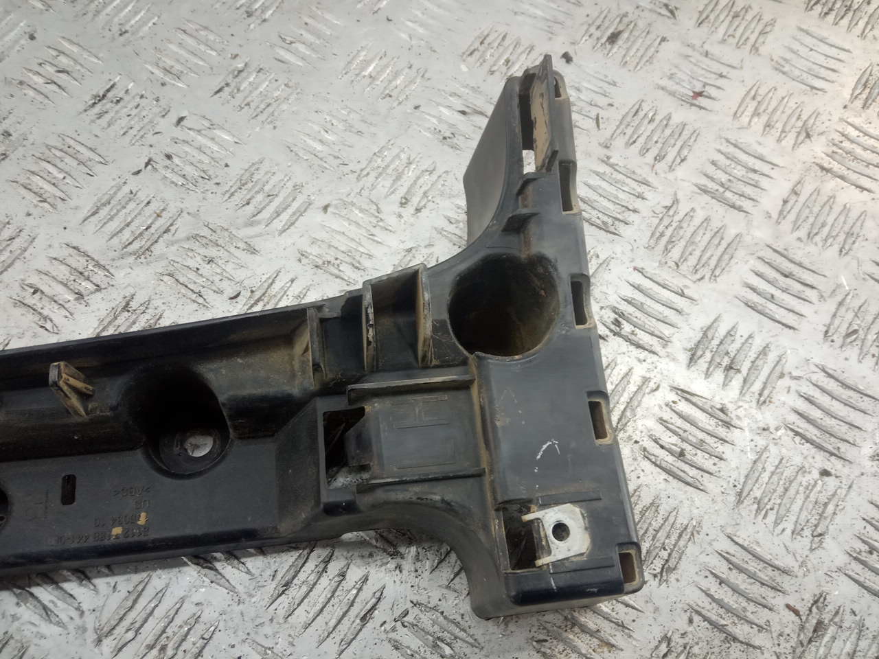 Кронштейн заднего бампера левый
