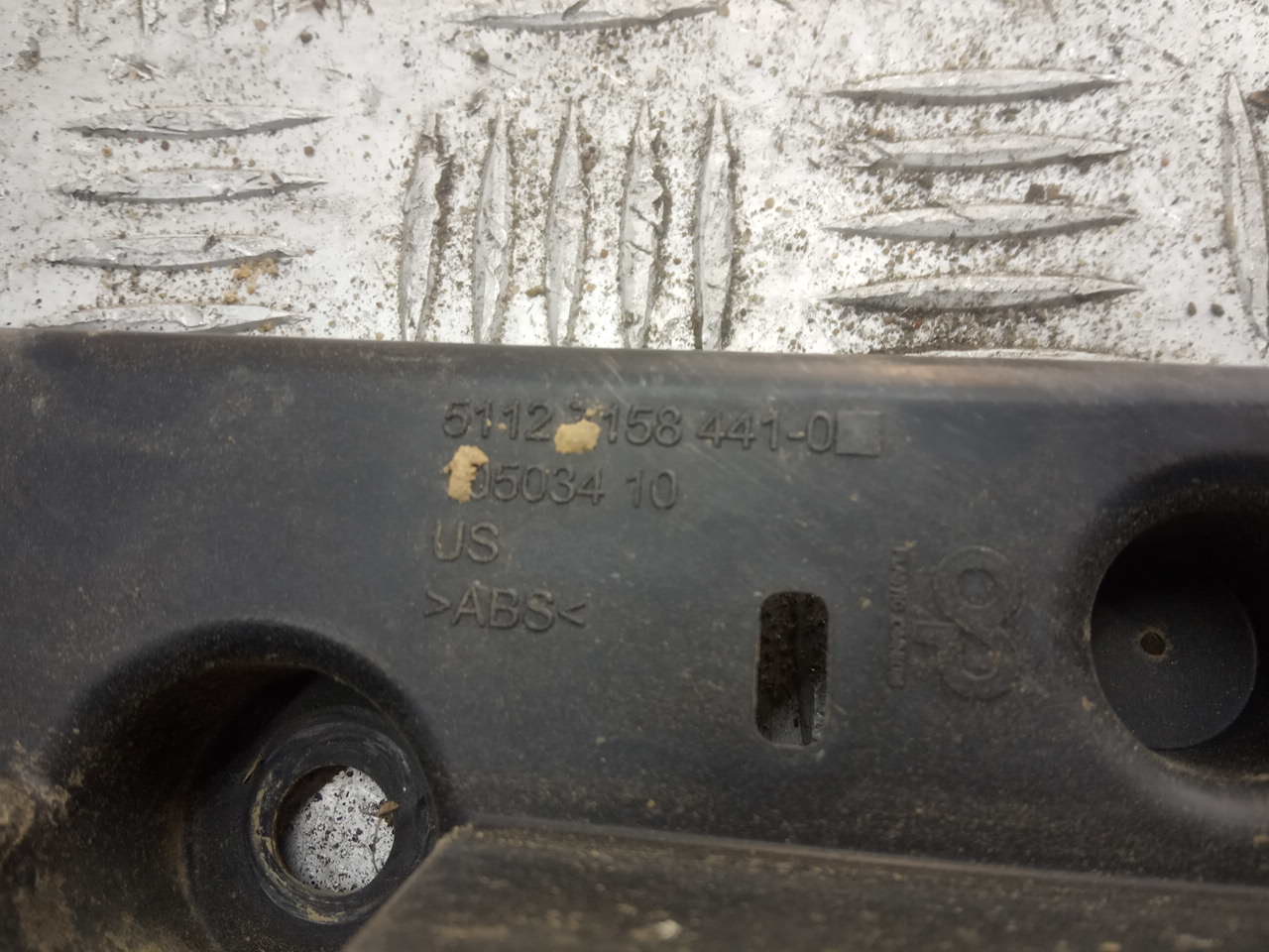 Кронштейн заднего бампера левый