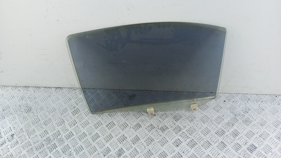 Стекло двери задней левой