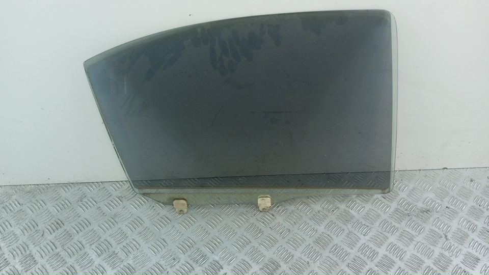 Стекло двери задней правой