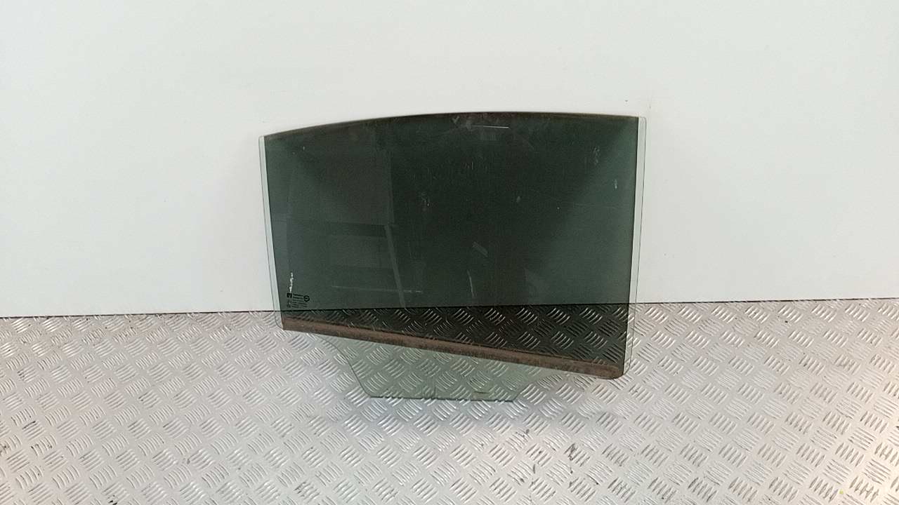 Стекло двери задней правой