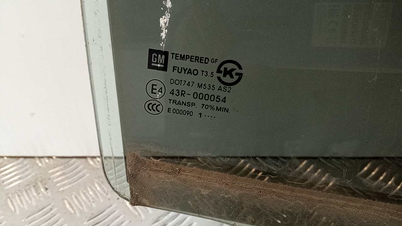 Стекло двери задней правой