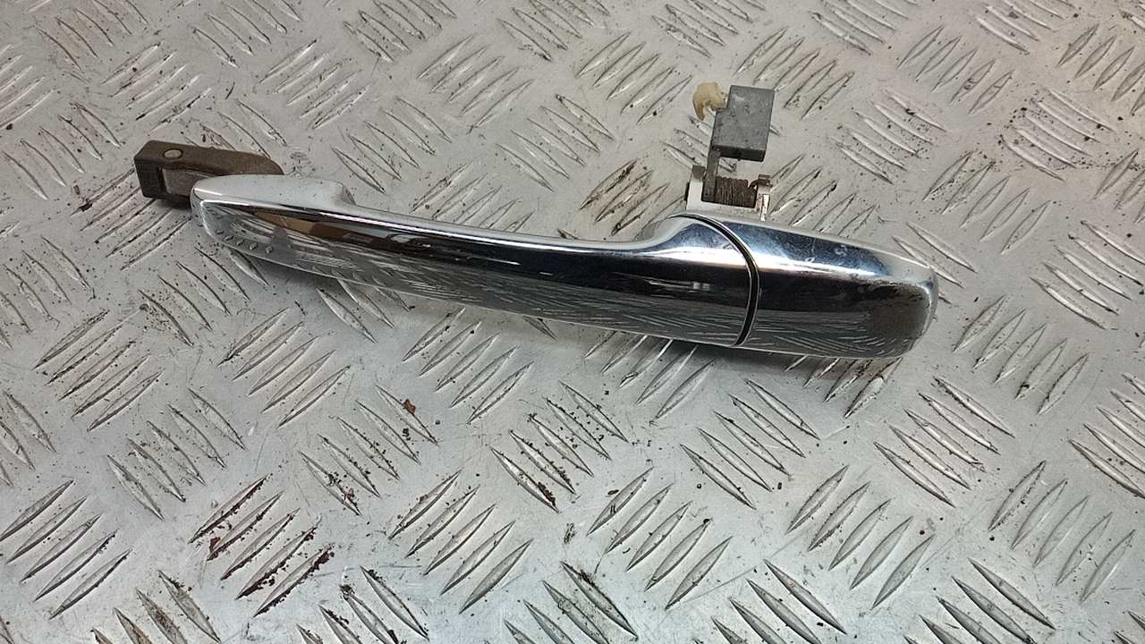 Ручка двери передней наружная левая