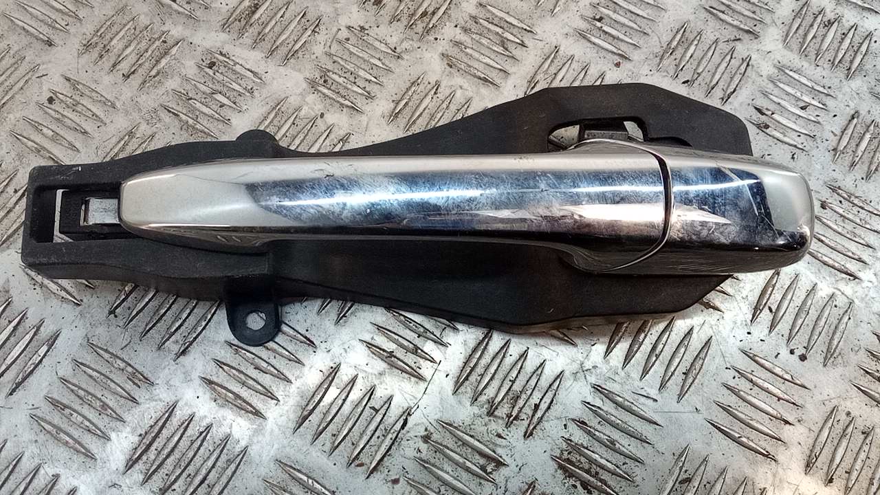 Ручка двери задней наружная левая