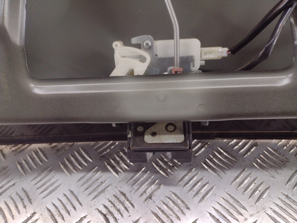 Замок багажника