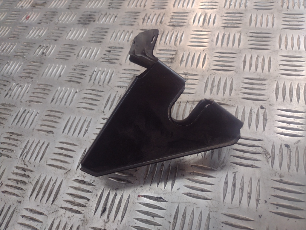 Кронштейн замка капота