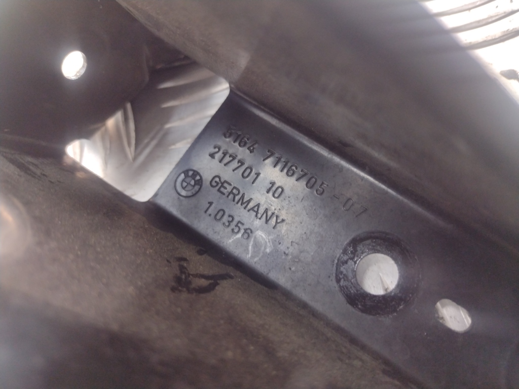 Кронштейн замка капота