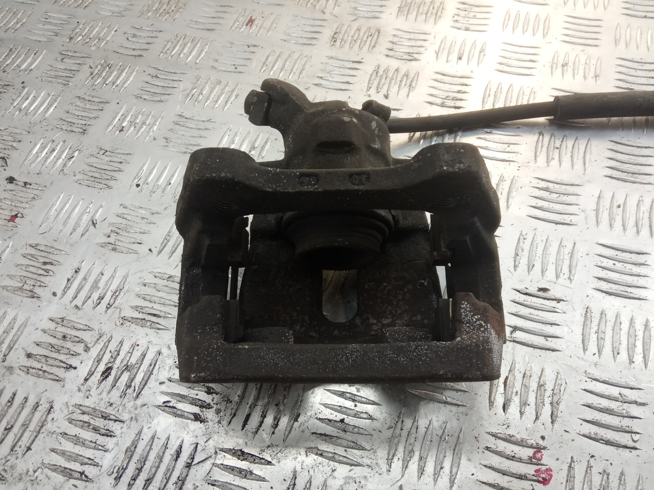 Суппорт задний левый