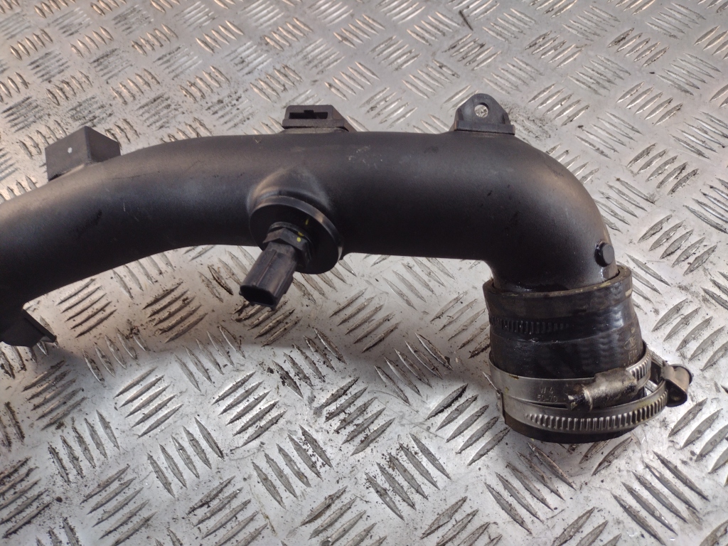 Патрубок интеркулера