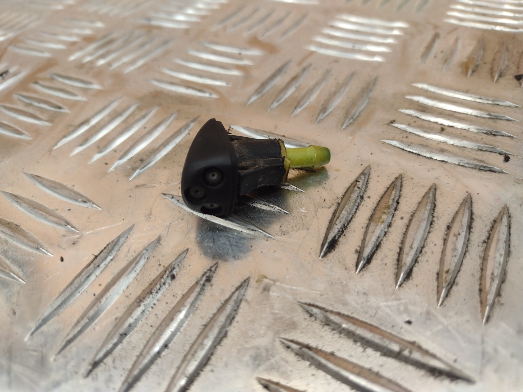 Форсунка омывателя лобового стекла