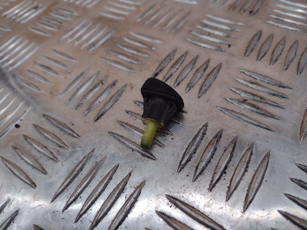 Форсунка омывателя лобового стекла