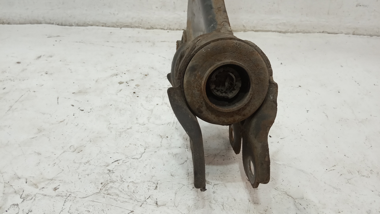 Рычаг передний правый