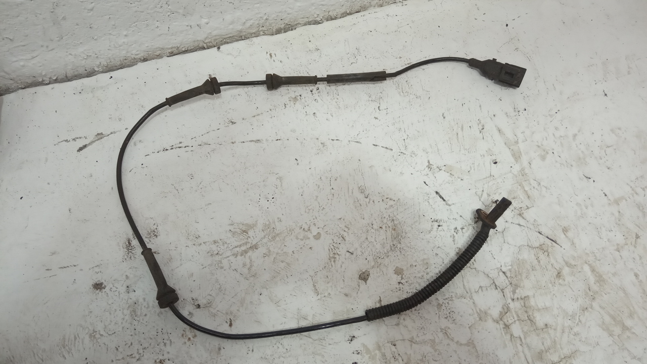 Датчик ABS передний