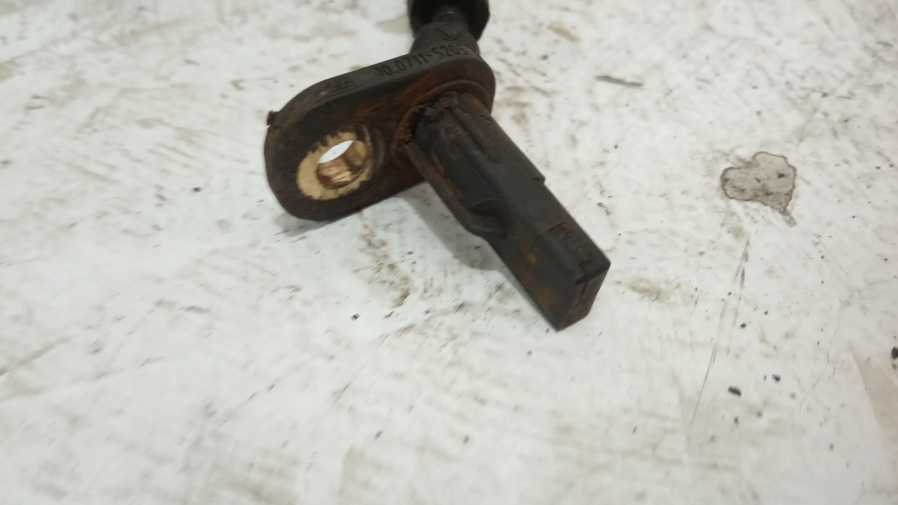 Датчик ABS передний