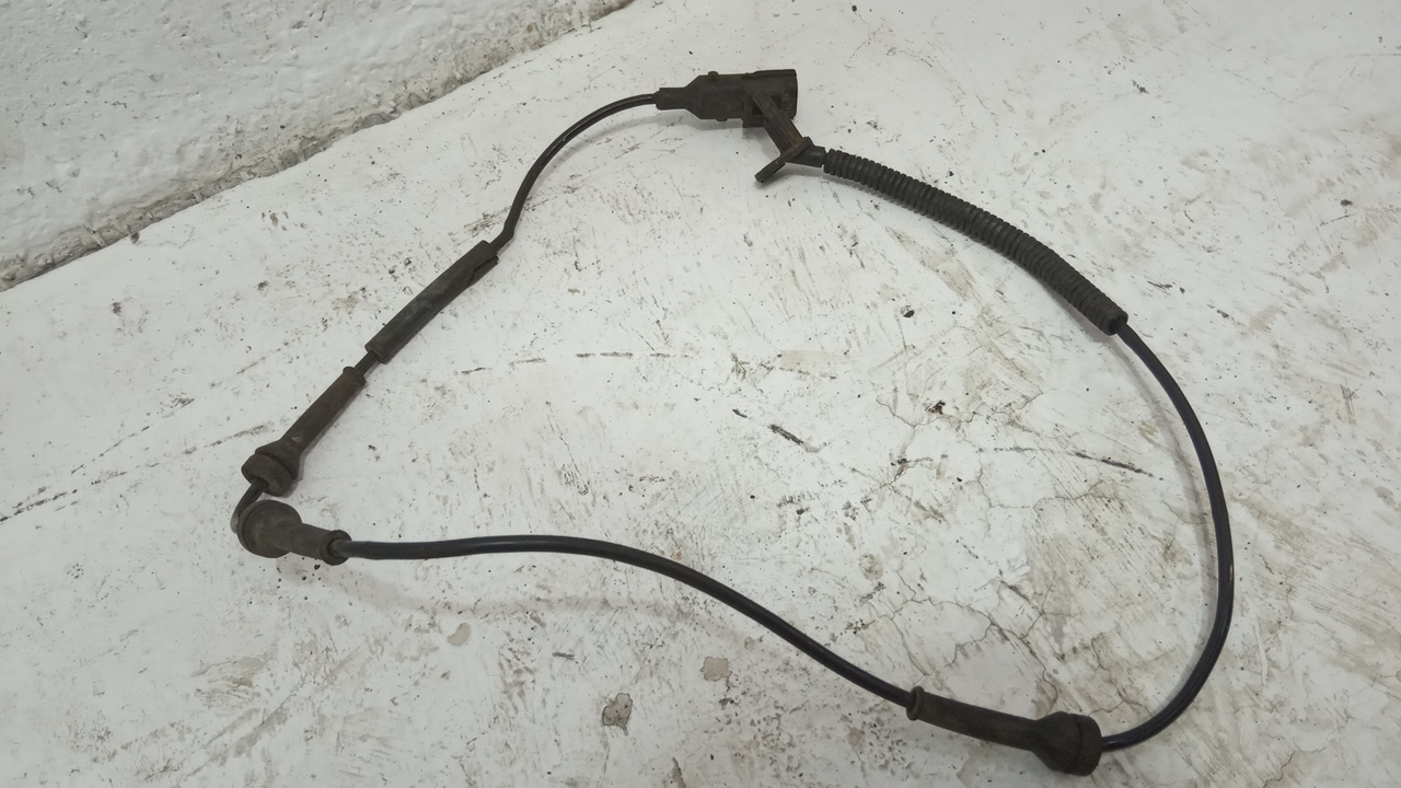 Датчик ABS передний