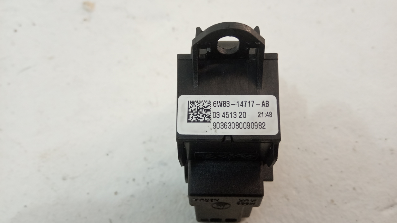 Кнопка стеклоподъемника