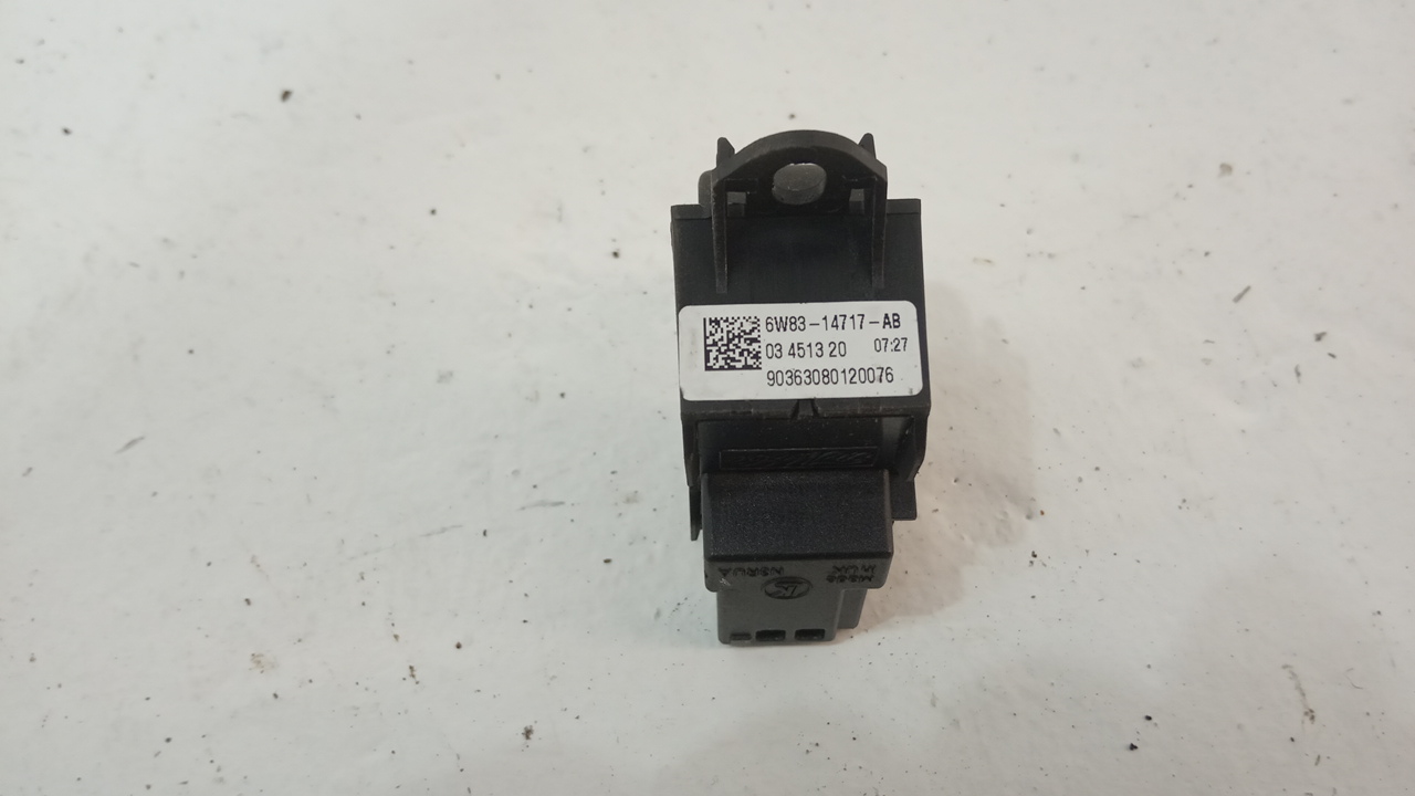 Кнопка стеклоподъемника