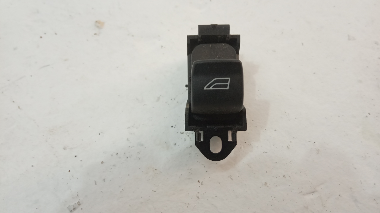 Кнопка стеклоподъемника