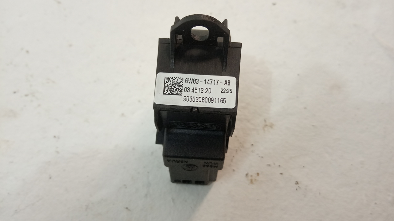 Кнопка стеклоподъемника