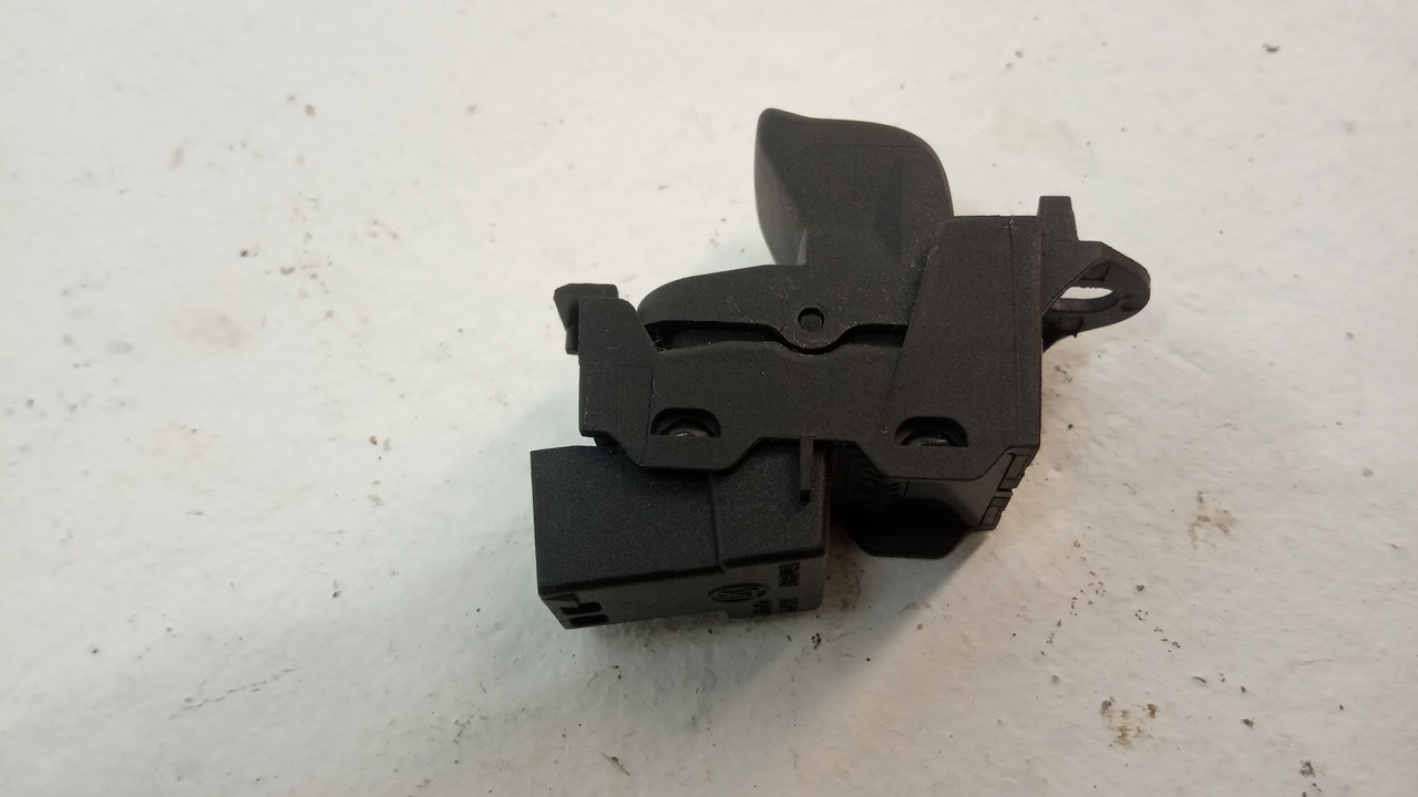 Кнопка стеклоподъемника