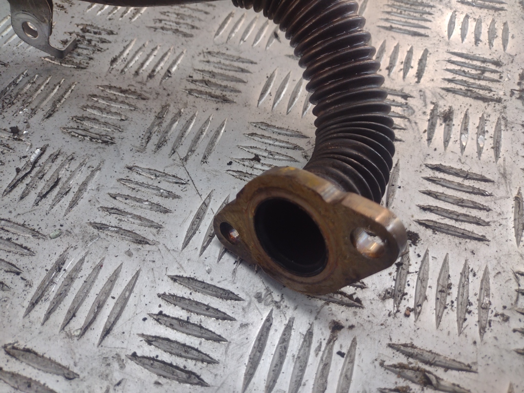 Трубка картерных газов